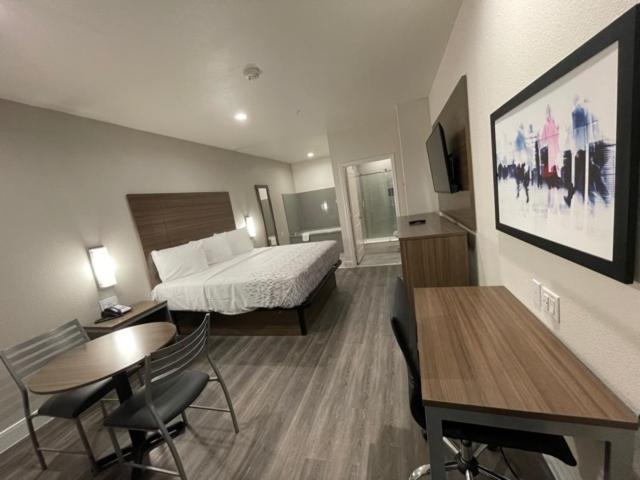 Palace Inn Blue - Garth Rd Baytown Bagian luar foto